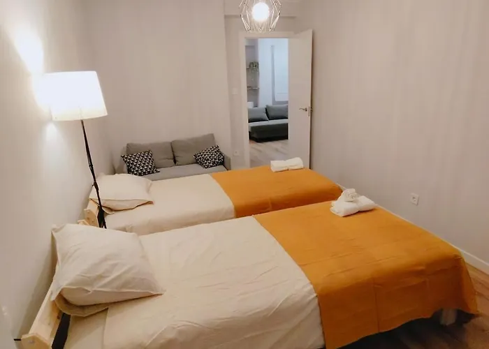 Quiet Near The Pilar Daire *